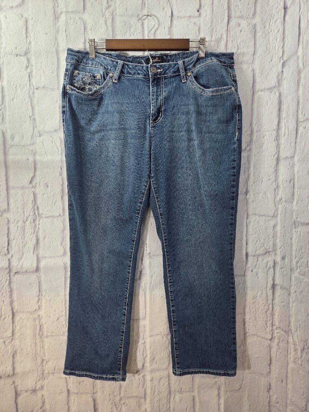 Earl Jeans Size 18W Medium Wash Denim Blue Embellished Pocket Cropped Jeans